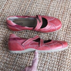 Ecco red leather flats
